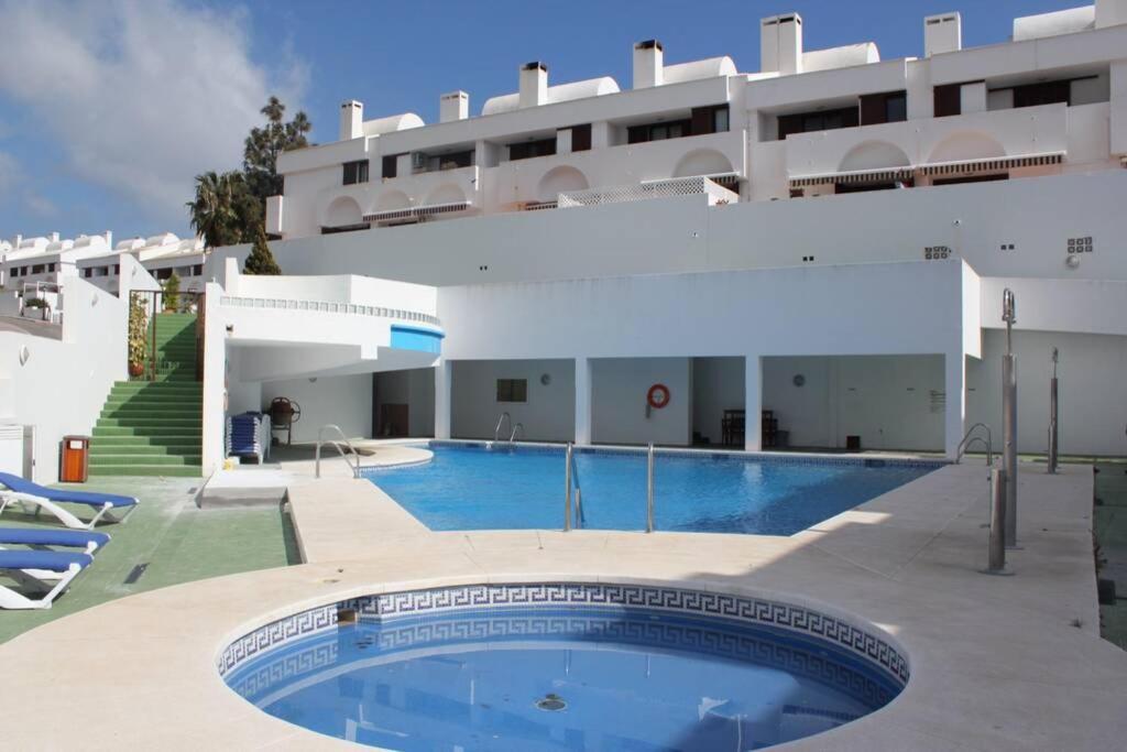 Апартаменты Costa Del Sol, Ла-Кала-де-Михас Экстерьер фото